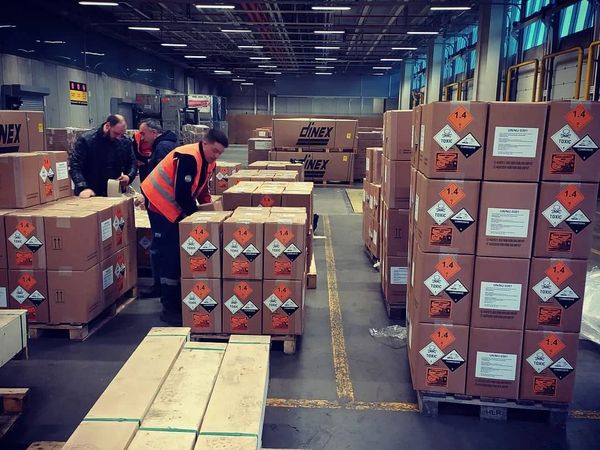 Depoda etiketleme ve paletleme çalışması